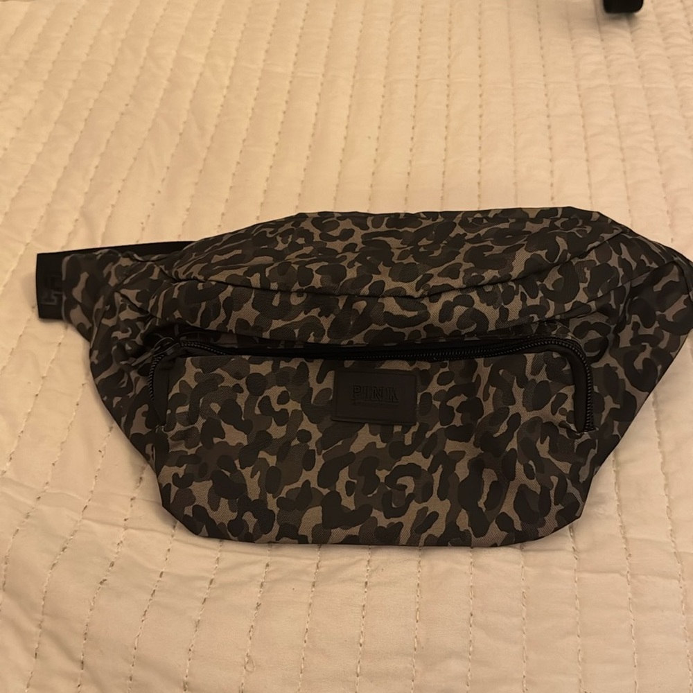 PINK VS Oversized Camouflage Belt Bag New w/out tag